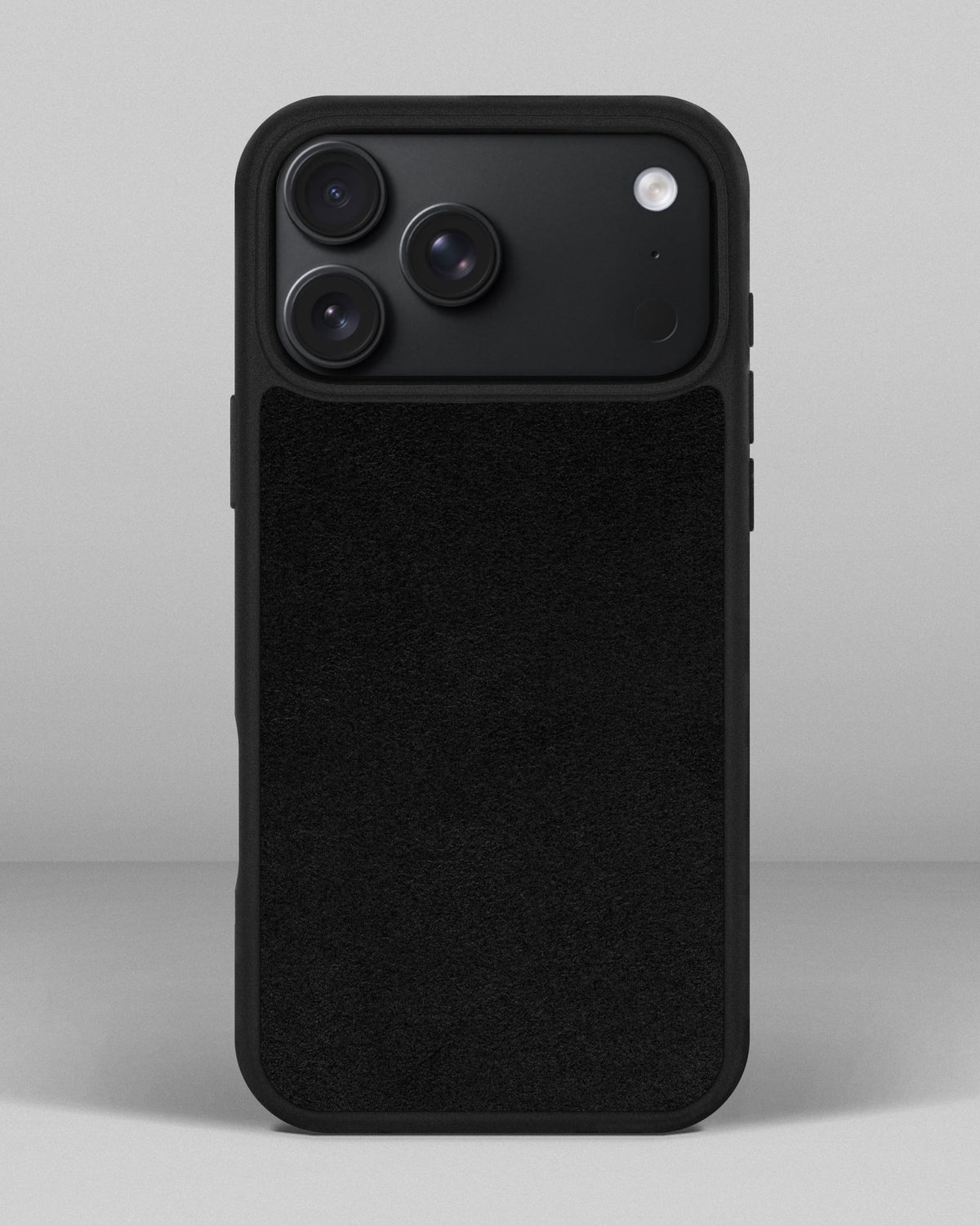 Чохол із чорною вставкою з алькантари для iPhone 18 Pro Max