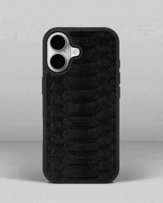 Чохол із чорної шкіри пітона з широкими лусочками для iPhone 17