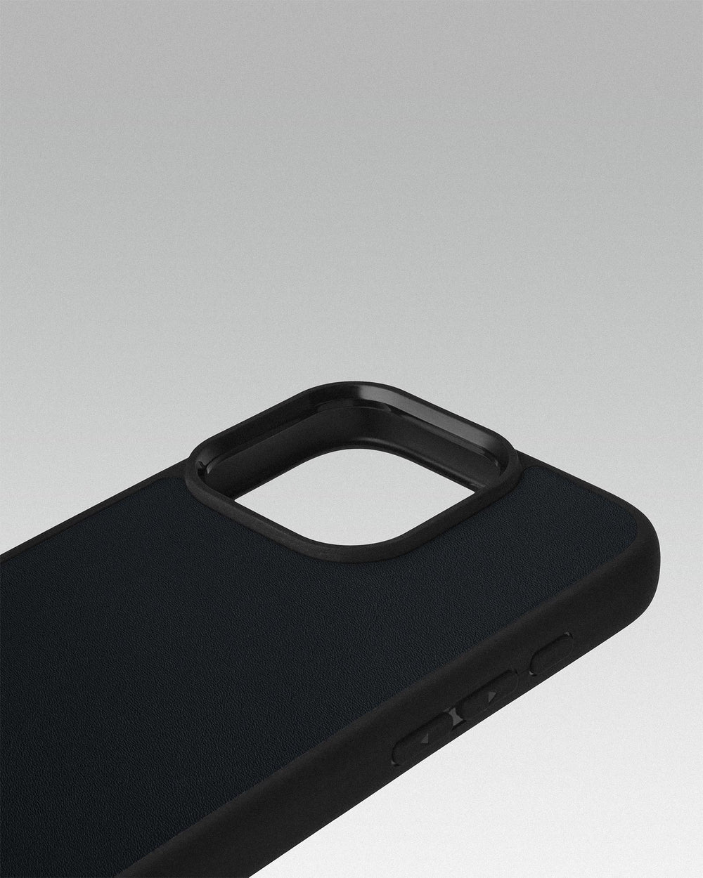 Etui na iPhone 14 Pro ze skóry kuponowej w ciemnoniebieskim kolorze z tłoczeniem Róża Wiatrów