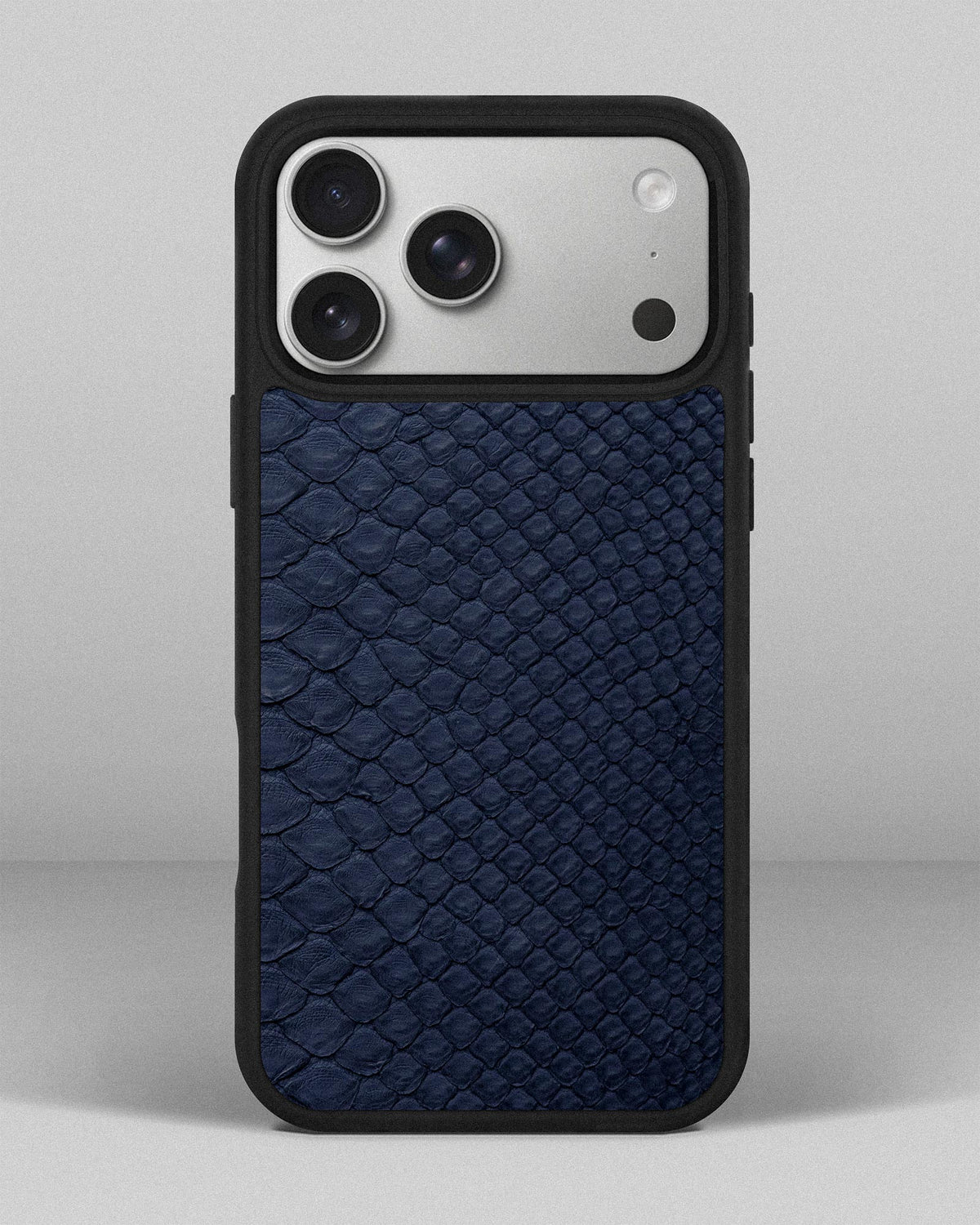 Чохол із темно-синьої шкіри пітона з дрібними лусочками для iPhone 18 Pro Max