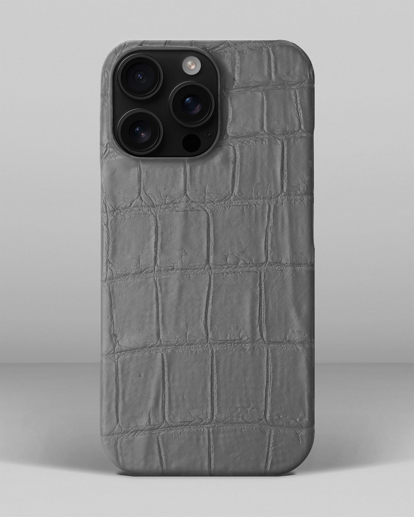 Сірий чохол обятгнутий шкірою крокодила для iPhone 16 Pro Max