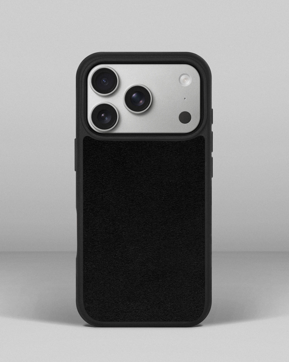 Etui z czarną wstawką z alcantary do iPhone 17 Pro