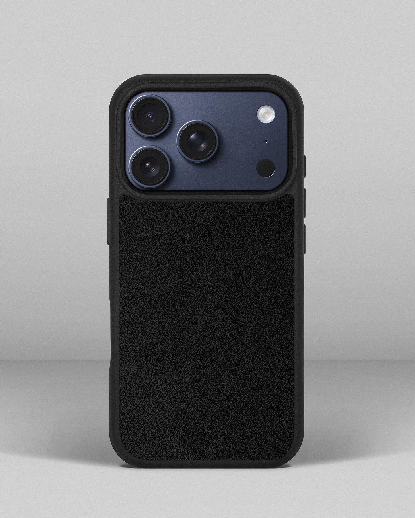 Чохол із чорної телячої шкіри для iPhone 17 Pro