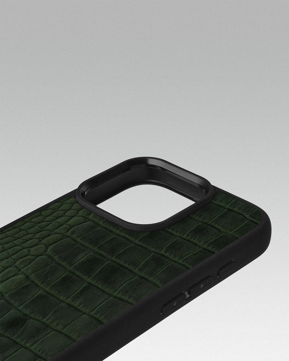 Etui z ciemnozielonego tłoczenia imitującego krokodyla na cielęcej skórze do iPhone 16 Pro